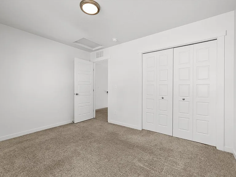 655 N Sevenoaks Ave — Photo 23
