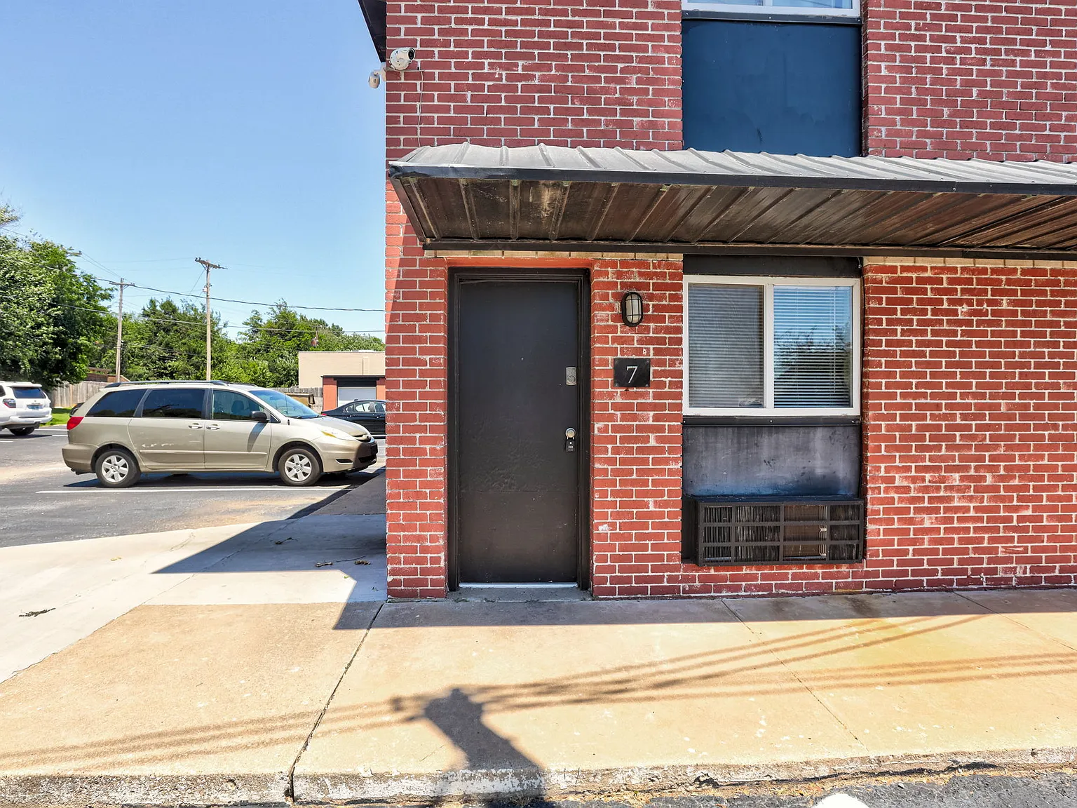 1325 West Lindsey Street — Photo 4