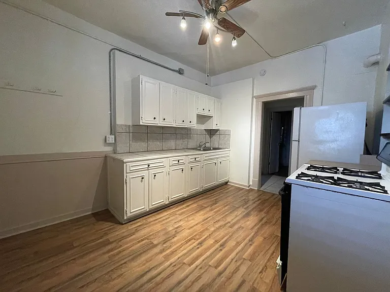 207 Midway Ave — Photo 7