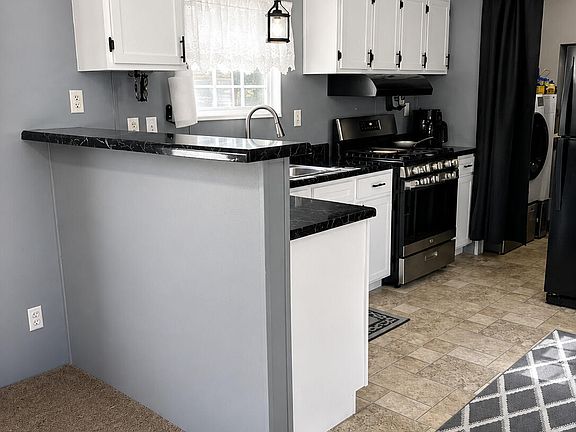 3rd image of 1418 Saskatoon Ave