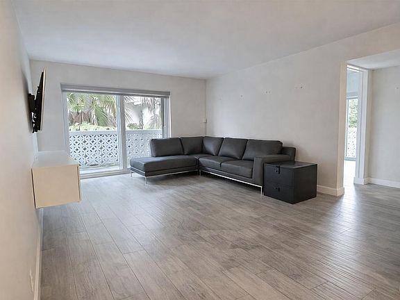 5th image of 3220 Bayview Drive #211