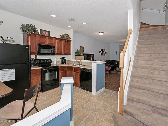 003_Foyer to Living Area