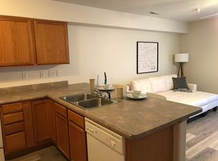 1570 S 1st Ave #16, Iowa City, IA 52240