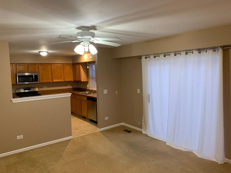 Dining Area & Kitchen