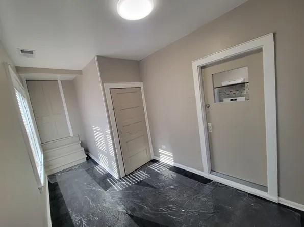 8301 S Brandon Ave #1, Chicago, IL 60617