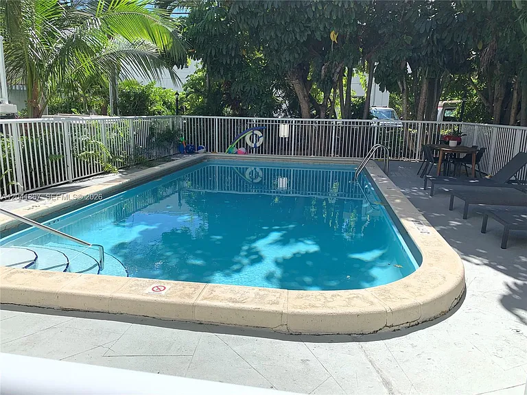 130 Mendoza Ave #33 — Photo 17