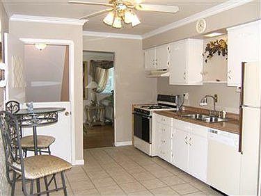 4th image of 15365 Fayette Blvd