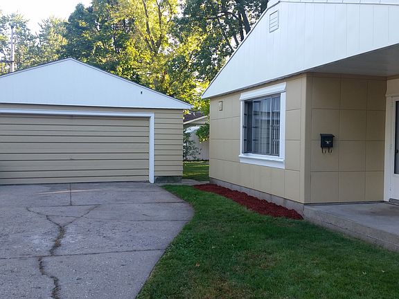 2nd image of 615 Cherry Ave