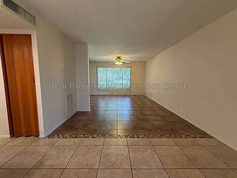 4709 N 26th Ln — Photo 6