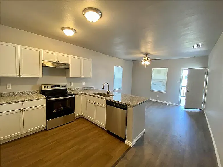 1040 E Richmond Ave — Photo 12