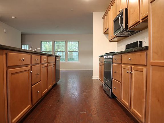 5th image of 20 Maxwell Ln