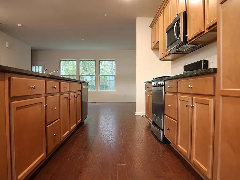 20 Maxwell Ln — Photo 5