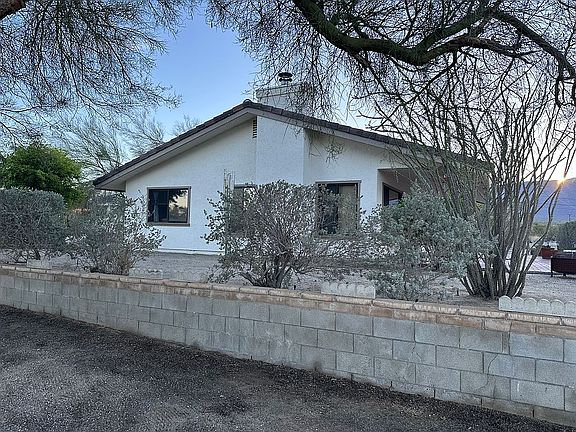 Block retaining wall
