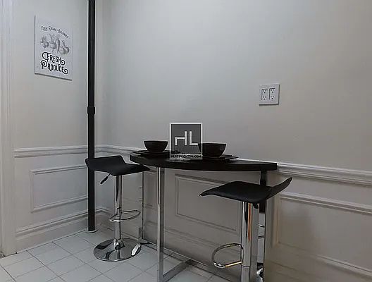 2nd image of 211 E 88th St APT 3B