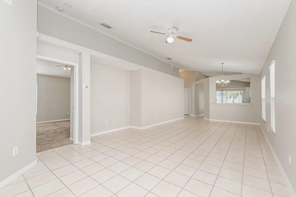 3 bed, 2.0 bath, 1269 sqft, $3,290 — Photo 4