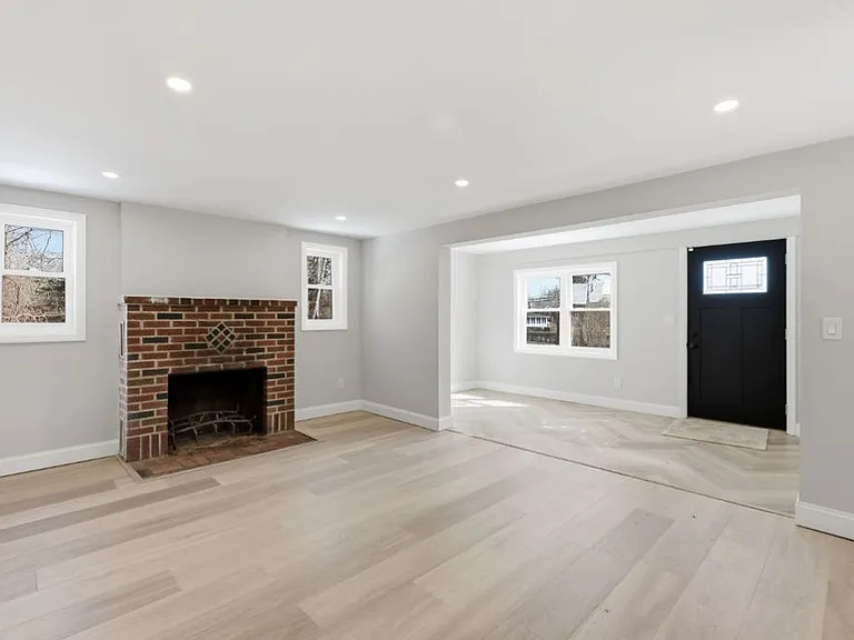 452 Montauk Hwy — Photo 2