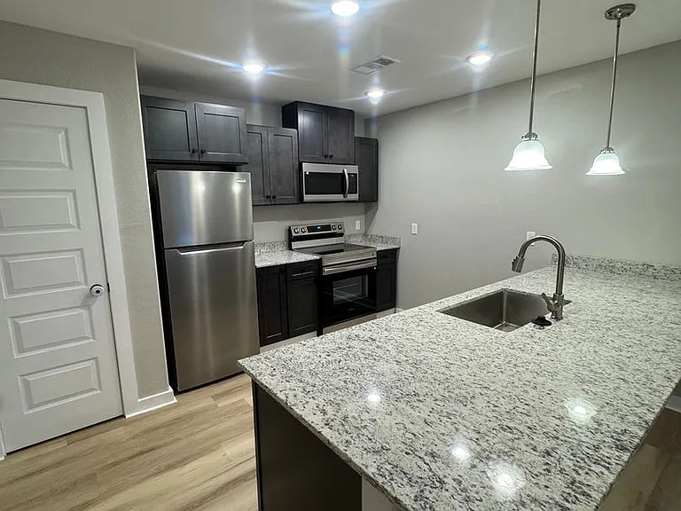 3802 Hollis Dr — Photo 5