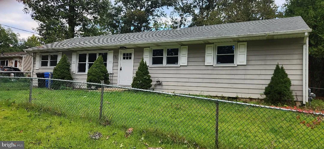4 bed, 2.0 bath, 1344 sqft, $2,600 — Photo 1
