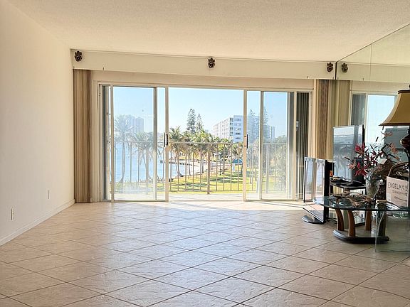 4th image of 801 Lake Shore Drive #411