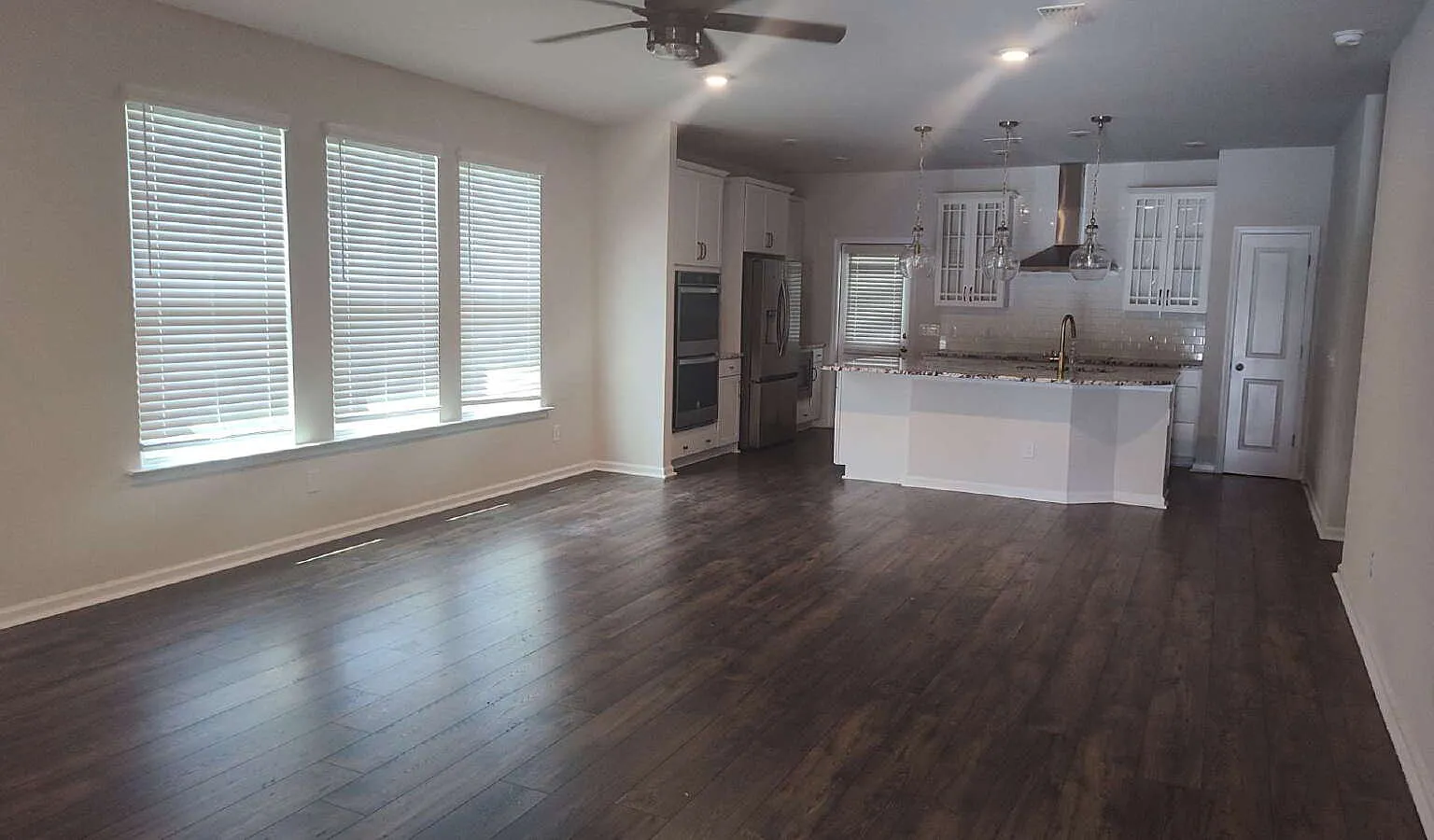 3 bed, 2.0 bath, 1716 sqft, $2,300 — Photo 2