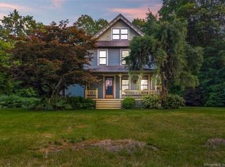 34 S Main St, Essex, CT 06426