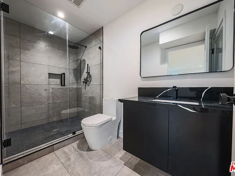 1525 S Carmelina Ave #1527 — Photo 9