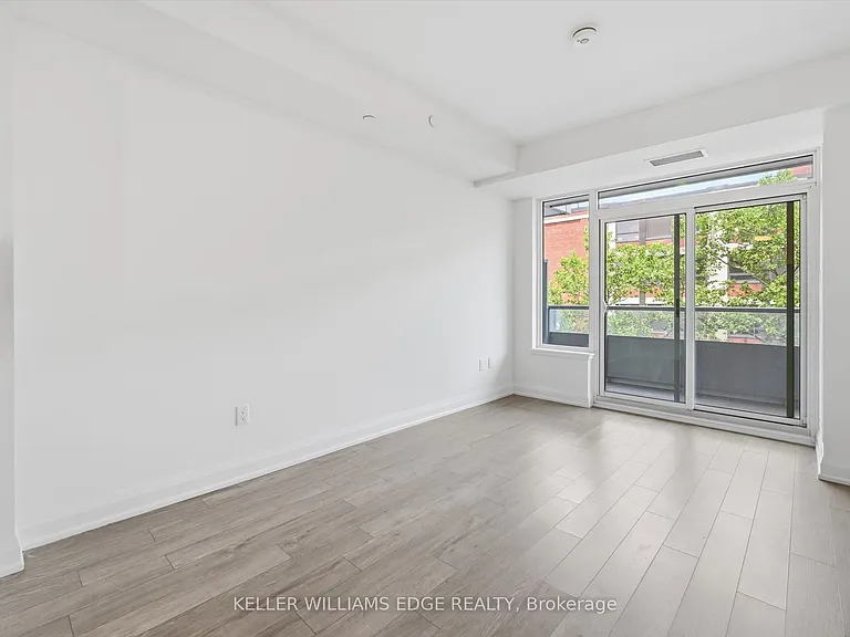 212 King William St E #418 — Photo 9
