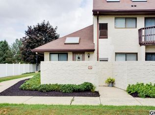 640 Geneva Dr APT 9, Mechanicsburg, PA 17055