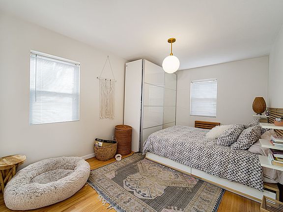 4th image of 48-20 Ditmars Blvd