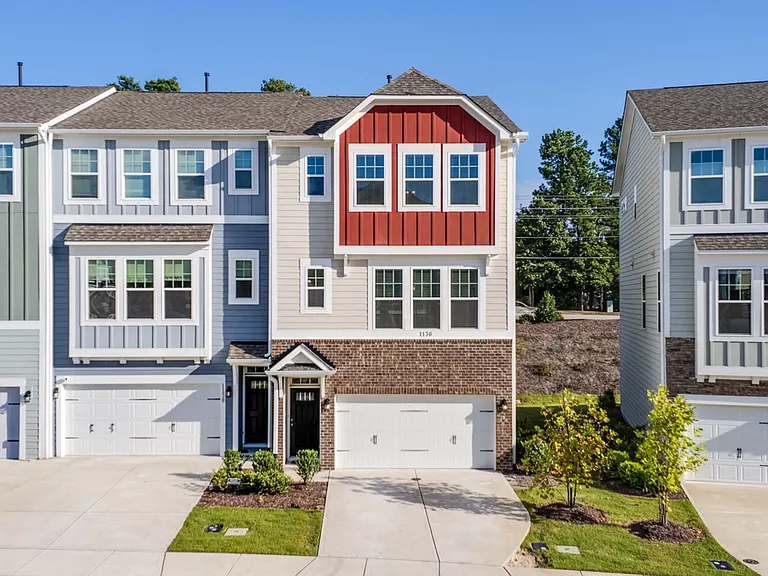1136 Commack Dr — Photo 1