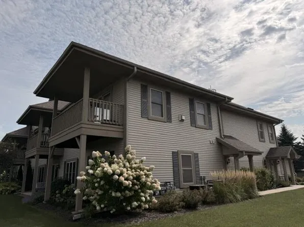 W173N5537 Ravenwood DRIVE #5537, Menomonee Falls, WI 53051