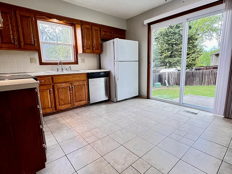 1220 SE 8th St — Photo 2