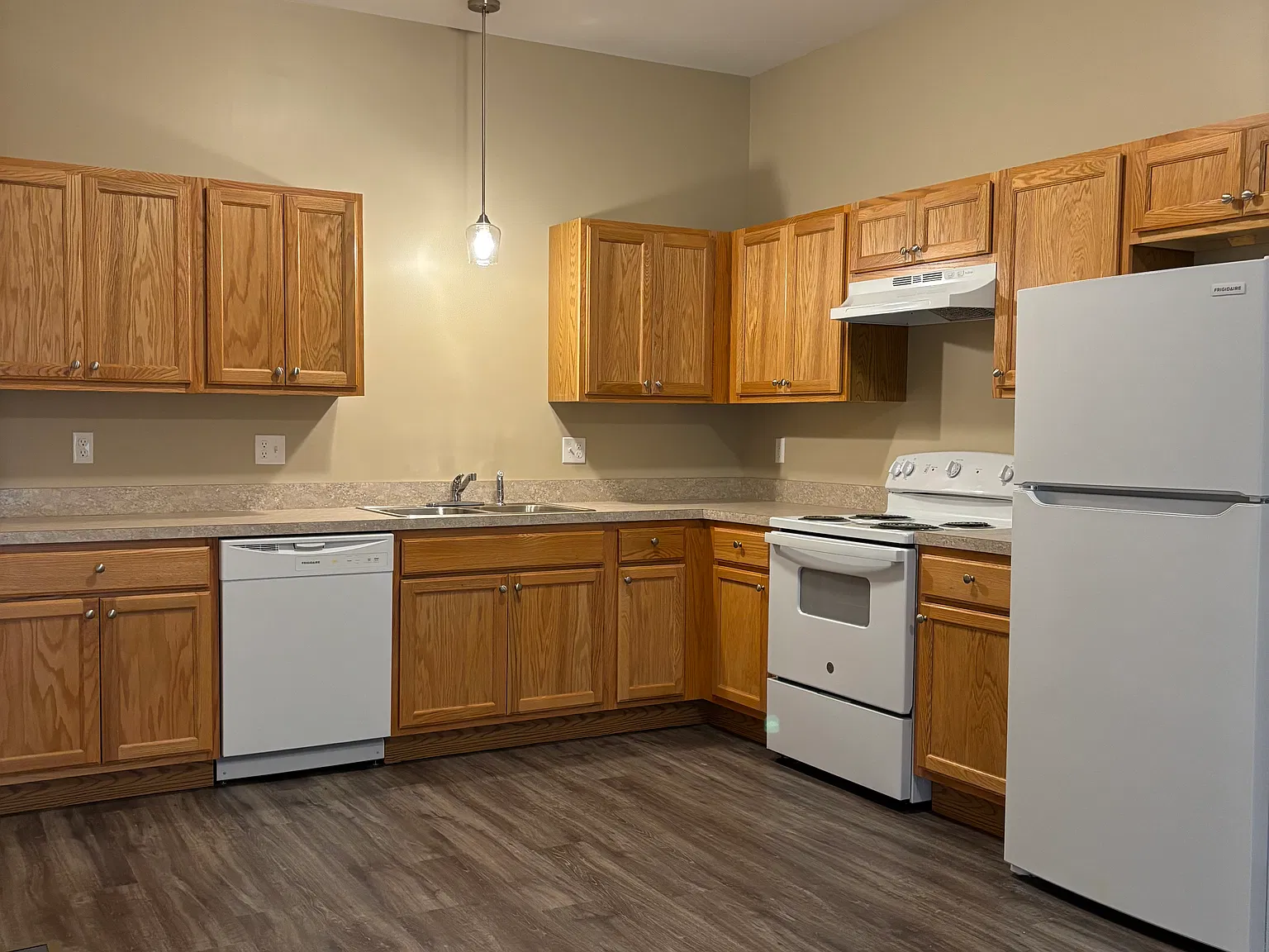 2 bed, 900 sqft, $1,600 — Photo 4