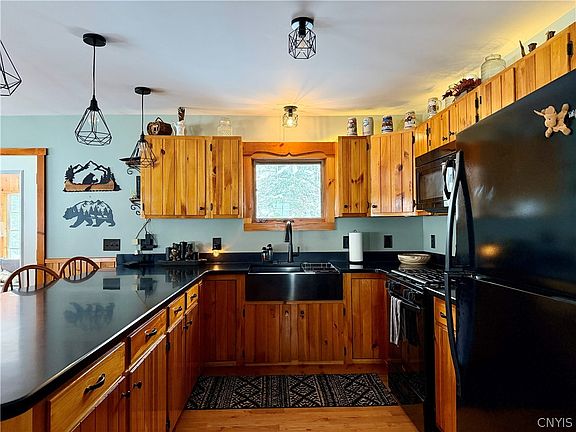 5th image of 8621 Number 4 Rd