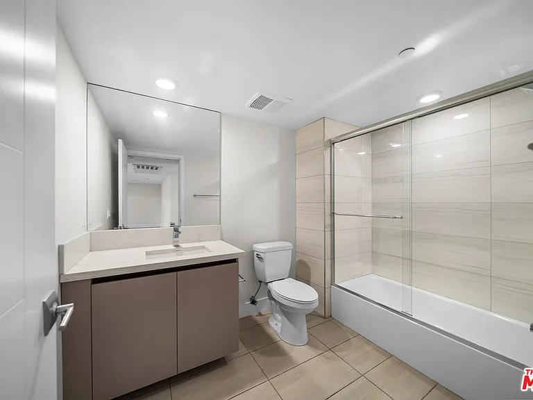 5030 Rosewood Ave #304 — Photo 23