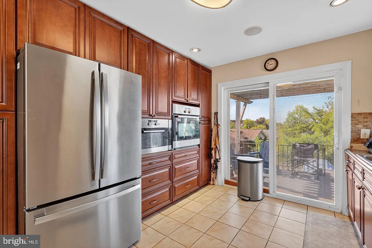 6 bed, 3.0 bath, 1398 sqft, $7,200 — Photo 3