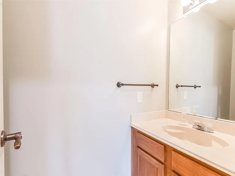 16606 Burlcreek — Photo 23