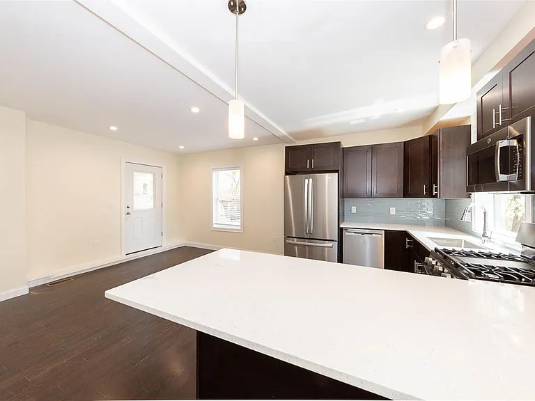57-59 Catherine St #2 — Photo 4