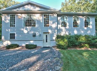 602 Poplar Creek Rd, Effort, PA 18330