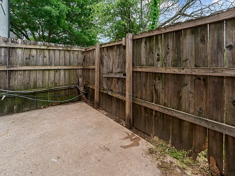 Little Creek Apartments — Photo 40