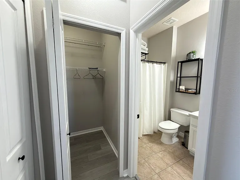 734 Monroe Cir — Photo 24