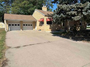 1137 N Hewett Ave, Hastings, NE 68901