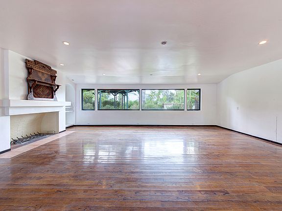 5th image of 5000 Palomar Dr