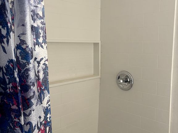 2nd image of 3844 Lee Ave