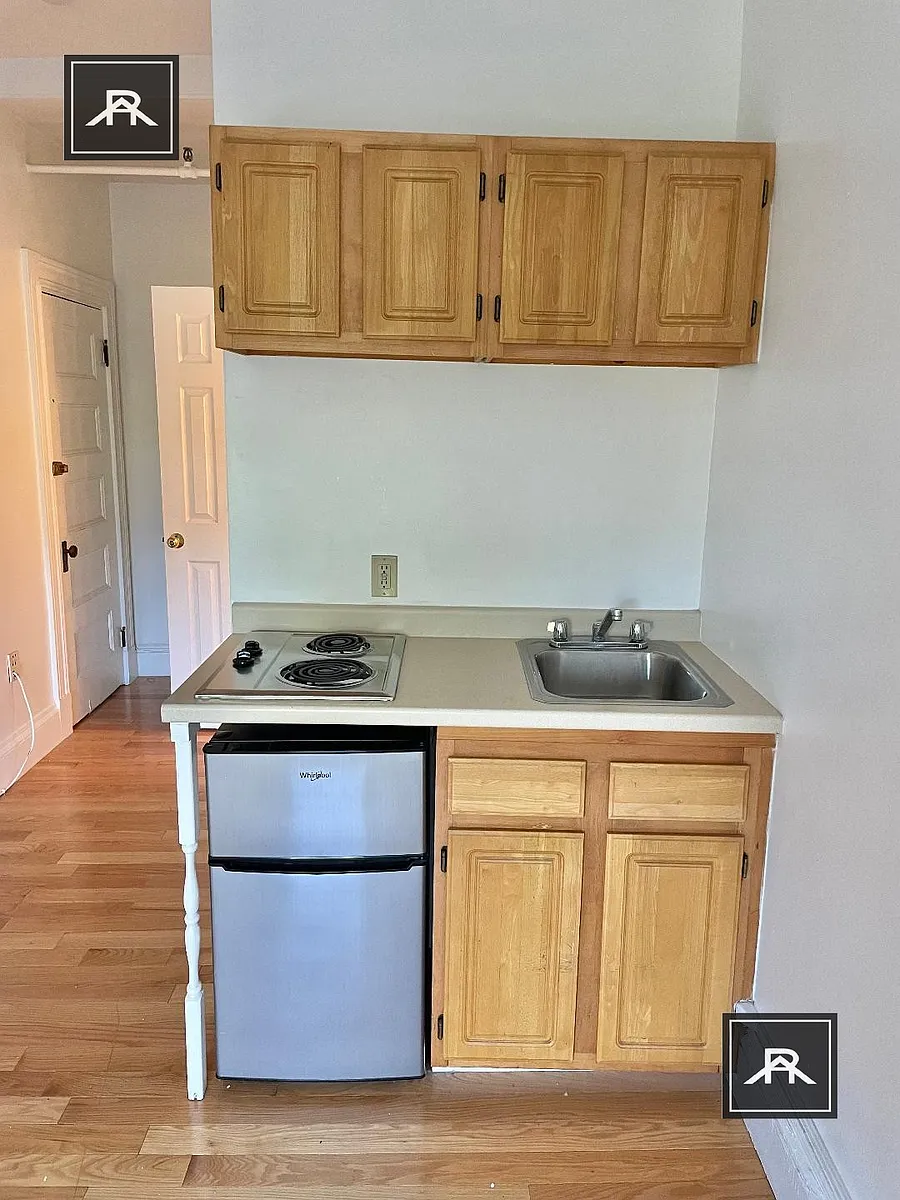 Building Photo - 1079 Beacon St #9