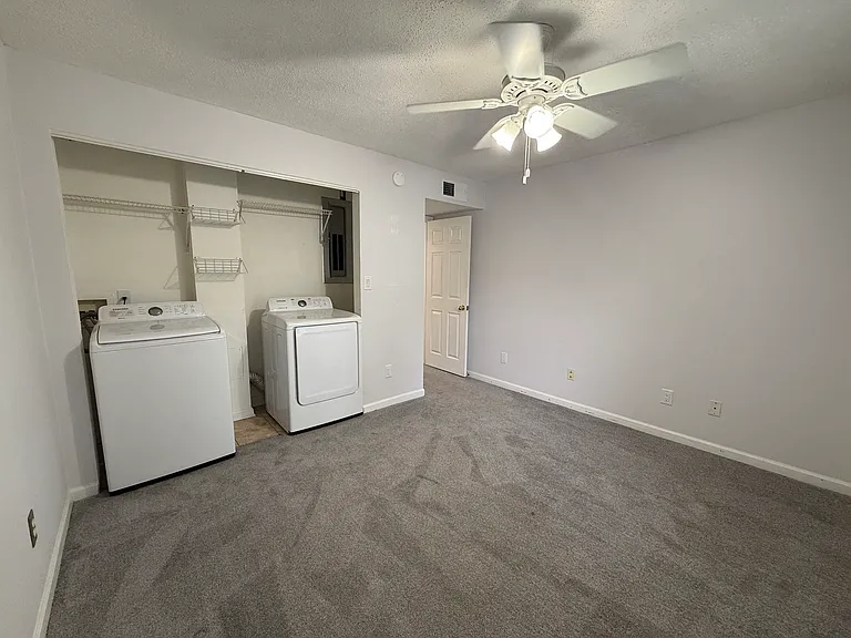 120 N Pinewood Dr #1 — Photo 10