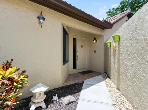 18 Ironwood Way N, Palm Beach Gardens, FL 33418