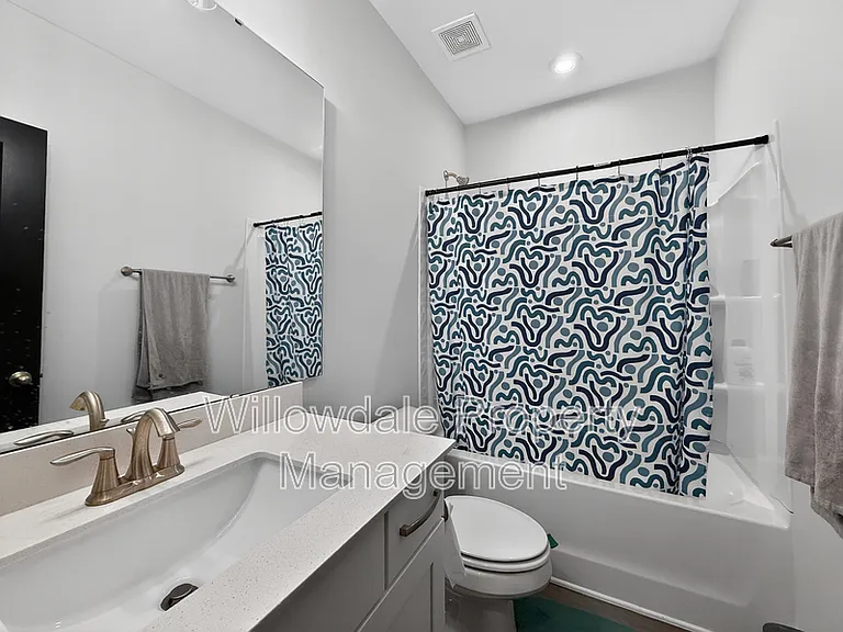 111 N Parkside Dr — Photo 33