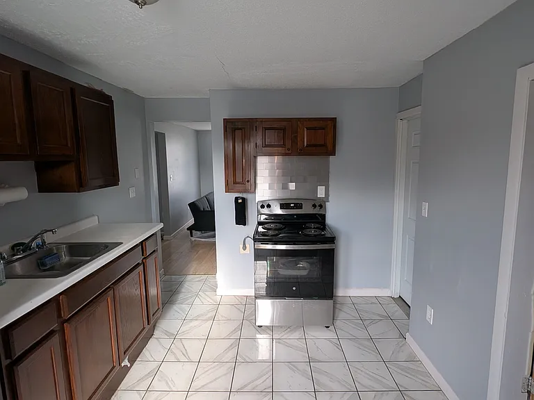 152 E Farm St #3 — Photo 1