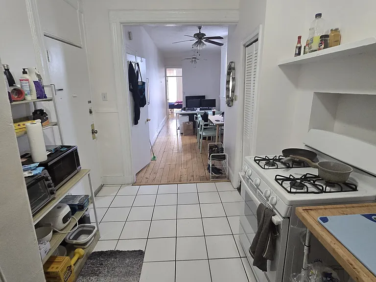 38 Wayne St #4L — Photo 3